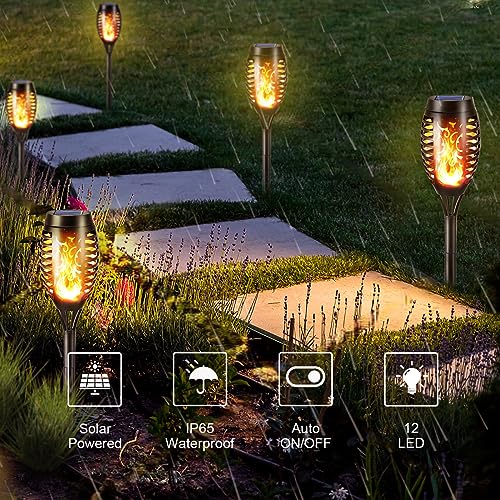 Solar-Gartenfackel mit Flammeneffekt, mehrere Lampen im Garten am Weg