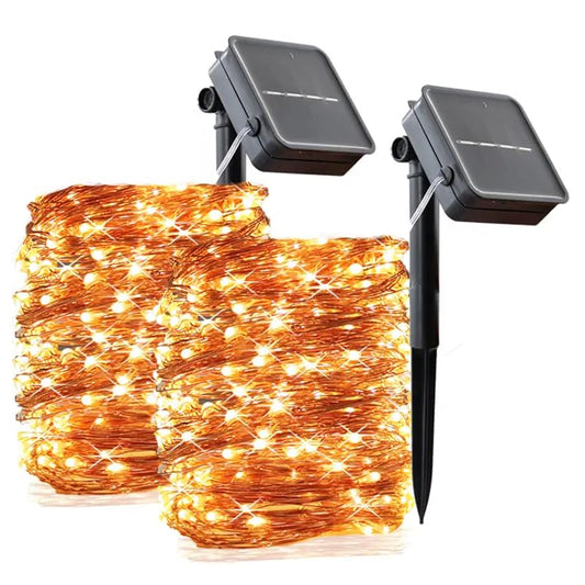 Solar-Lichterkette mit zwei Solarpanels, Kupferdraht und warmweißen LED-Lichtpunkten