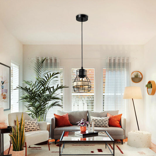 Schwarze Retro-Pendellampe mit Rattan-Lampenschirm und Metallkäfig, hängend